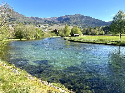 Mykje leire etter v�rens flaum.