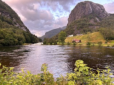 Flott kveld ved Storeh�len i Svardalen