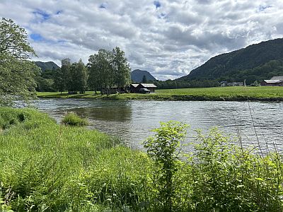 �vre Staten over imot hytta hans Paul